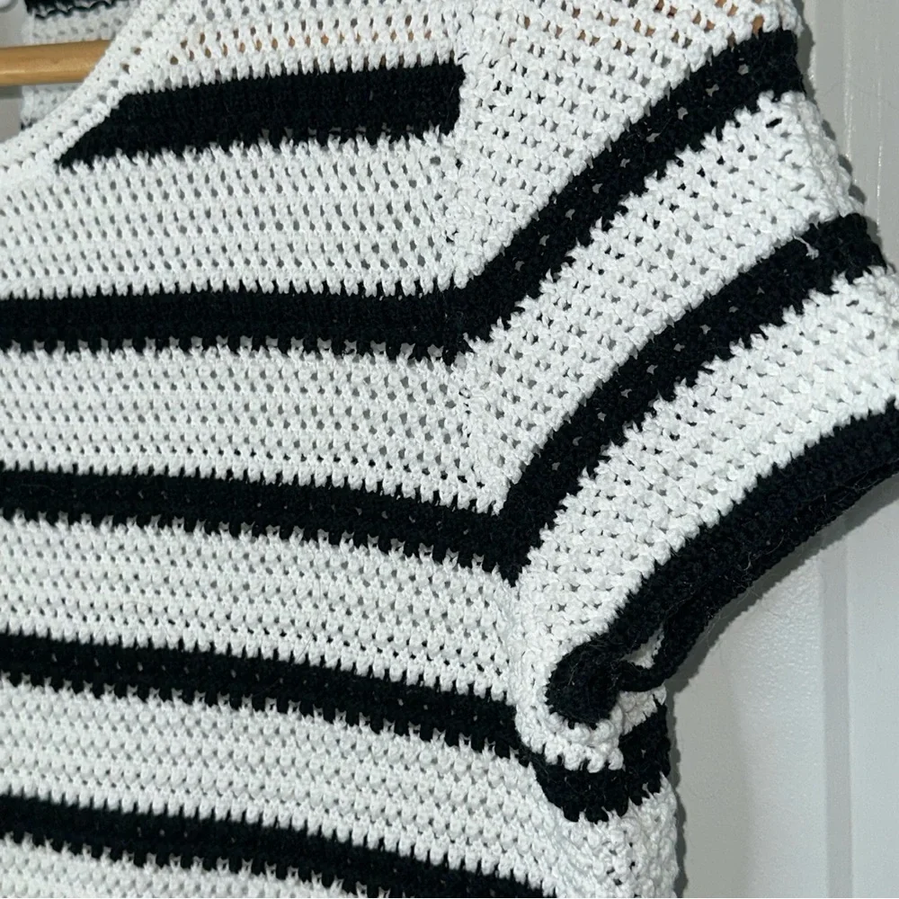 Talbots Petite Black & White Knit Short Sleeve Top - Picture 4 of 10